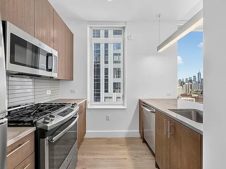 86 Fleet Pl #27R — Photo 2