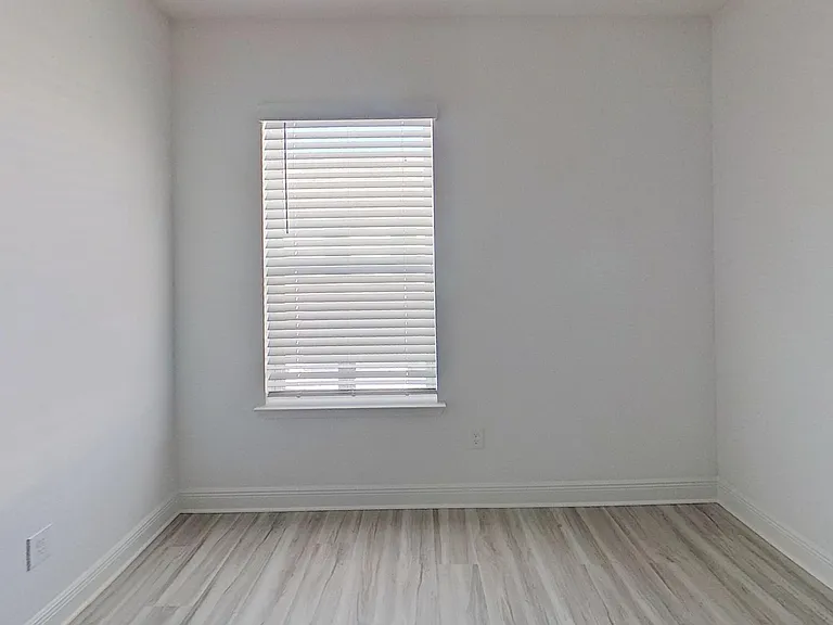 45 Sparrow Ave — Photo 8