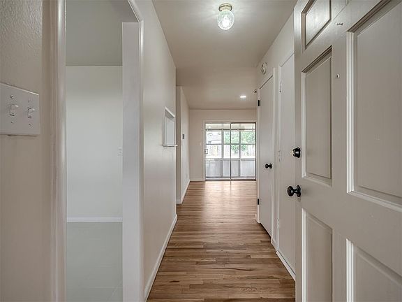 4th image of 3100 SE 20th St