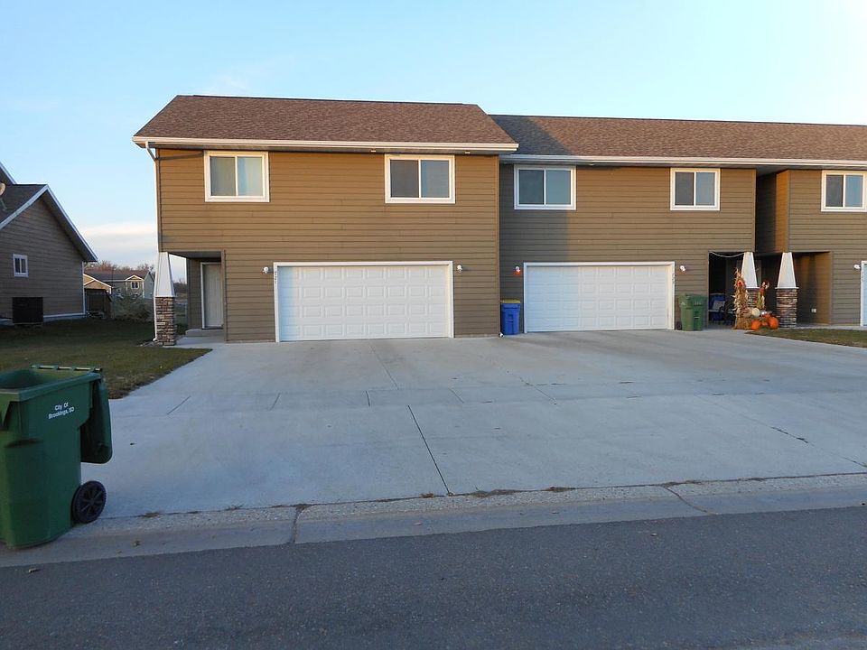 2nd image of 733 17th St S