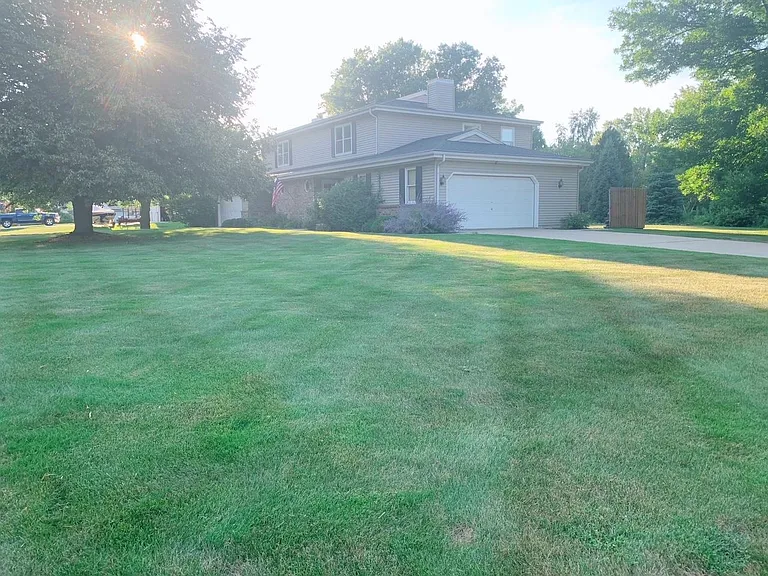 21580 Mary Lynn Dr — Photo 3