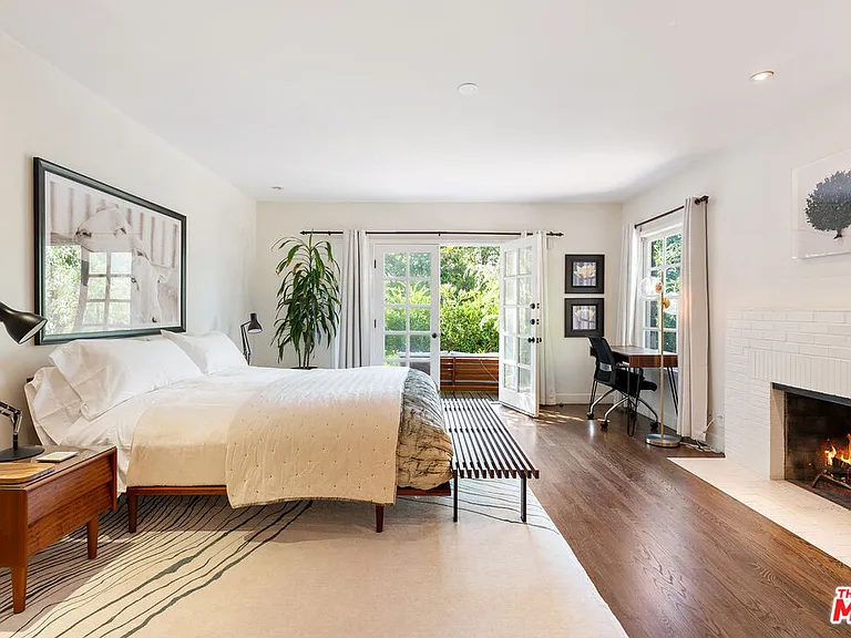 8926 Wonderland Ave — Photo 12