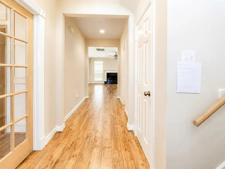 1727 Park Forest Dr — Photo 3