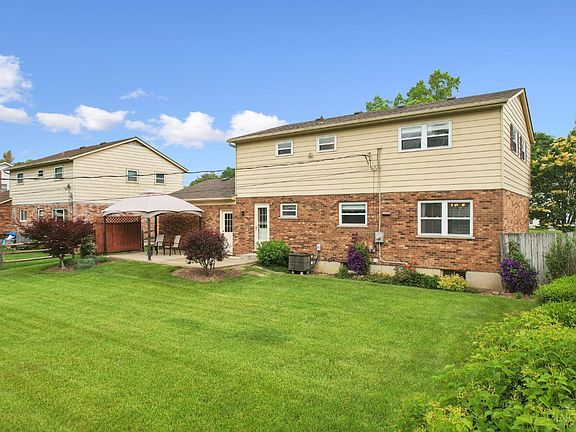 4th image of 7259 Pickway Dr