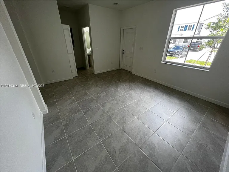 1810 SE 26th Ter #1810 — Photo 23