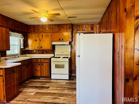 3rd image of 7055 Abell Ln