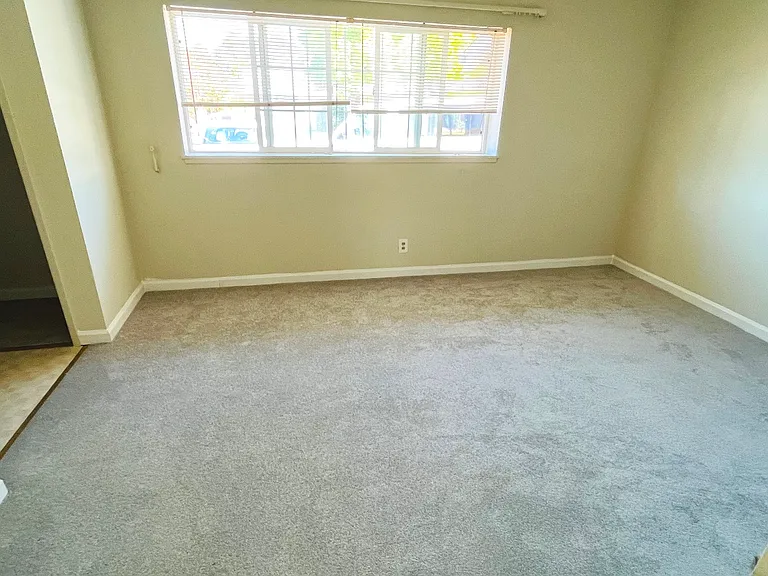 10460 Davison Ave — Photo 16