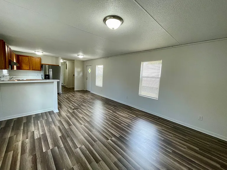 12410 Phillips Ln — Photo 3