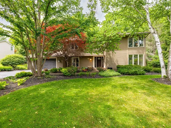 11 Millwood Ct, Pittsford, NY 14534