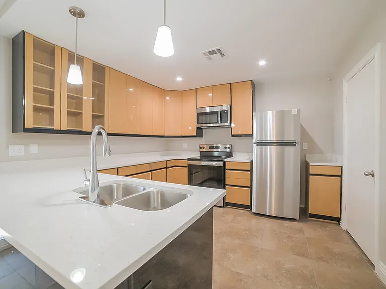 631 W Lindner Ave — Photo 4