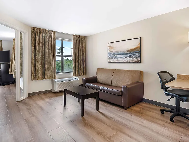 Executive Suite - 1 King Bed