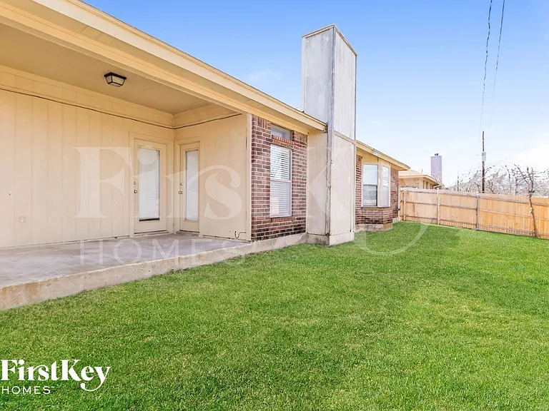 705 Running Creek Dr — Photo 15