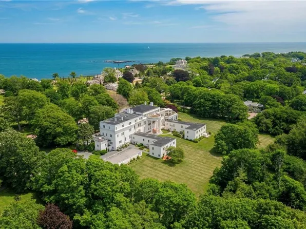 553 Bellevue Ave APT 2, Newport, RI 02840