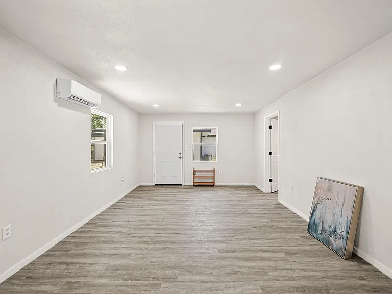 3214 Brea Crest St #B — Photo 2
