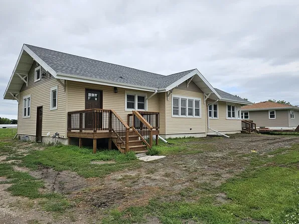 511 E Ayres St, Shelton, NE 68876