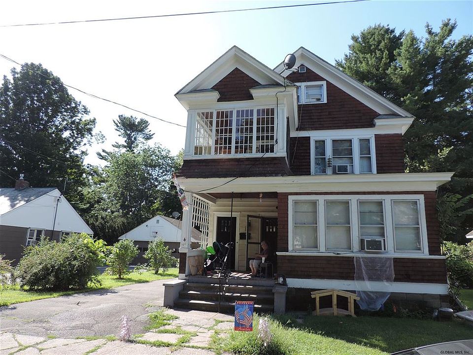 2nd image of 4 Beech St