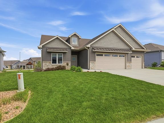 3rd image of 509 NW Somerset Ct