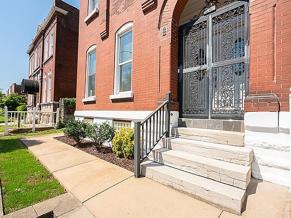 2nd image of 3141 California Ave