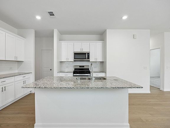 4th image of 15877 Blass Valley Dr
