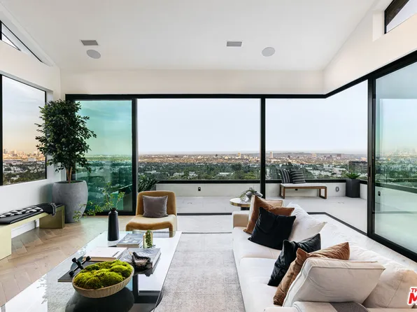 7866 Fareholm Dr, Los Angeles, CA 90046