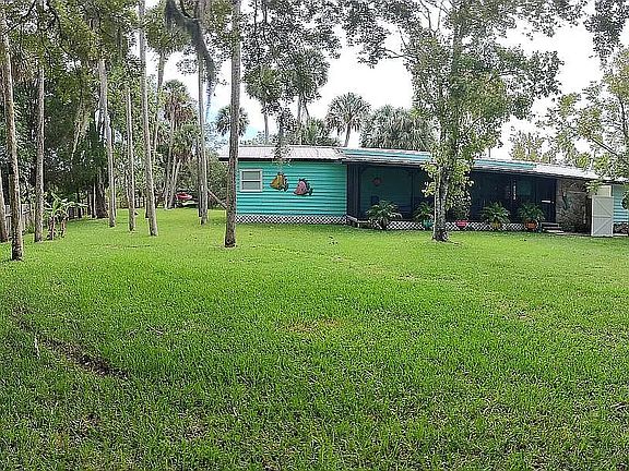 Awesome gated Front yard!