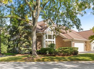 881 Fountain View Dr, Deerfield, IL 60015