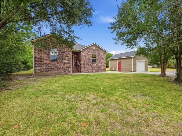102 20th Ave N, Texas City, TX 77590