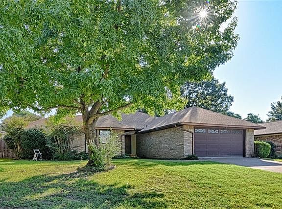 2nd image of 1306 Brookfield Ln