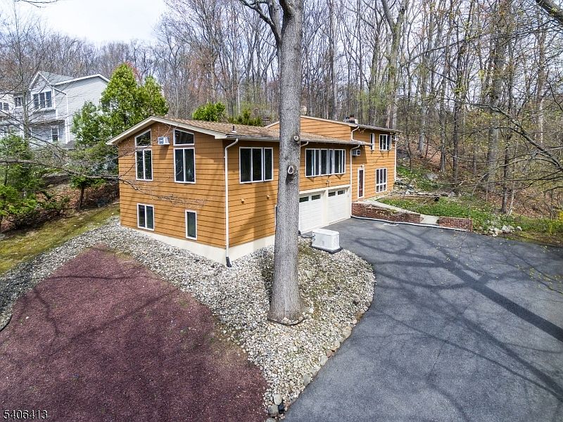 1st image of 12 Ledgewood Trl