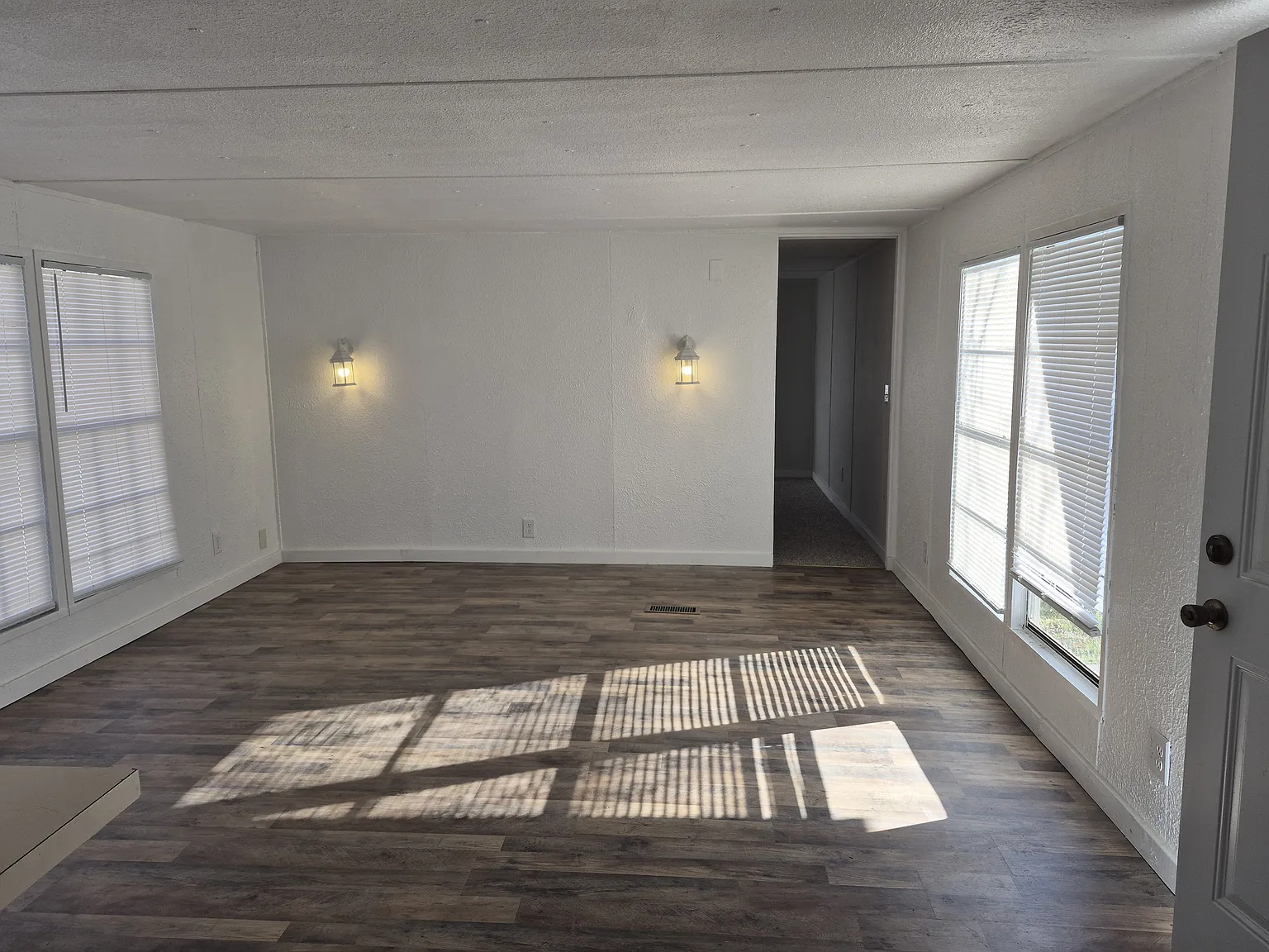 3 bed, 1120 sqft, $800 — Photo 2