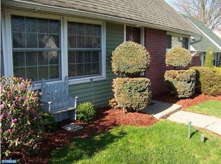 37 Middle Rd, Levittown, PA 19056
