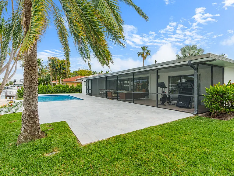 273 Tropic Dr — Photo 17