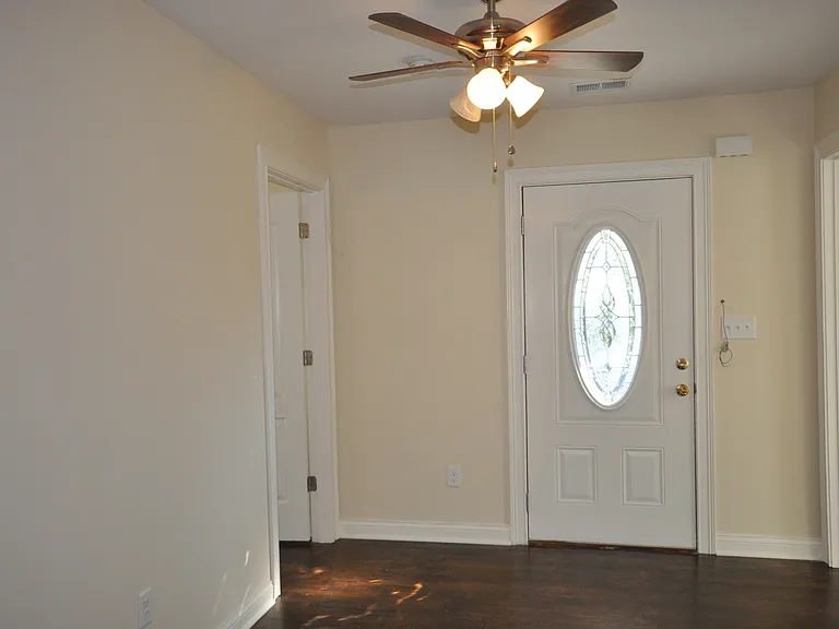720 Addison Ave — Photo 4