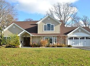 160 Willow Rd, Woodmere, NY 11598