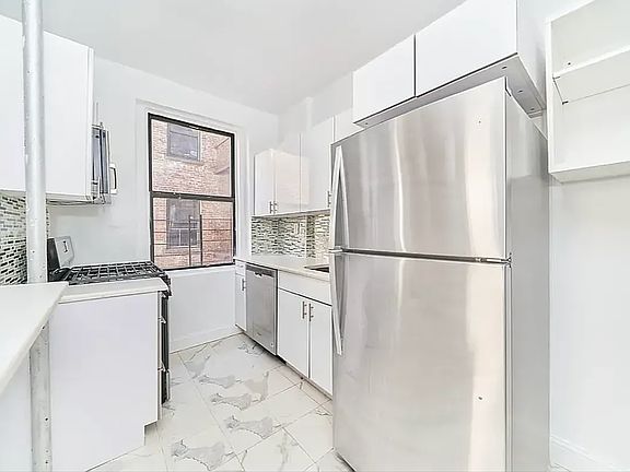 3rd image of 13 Cumming St APT 4D