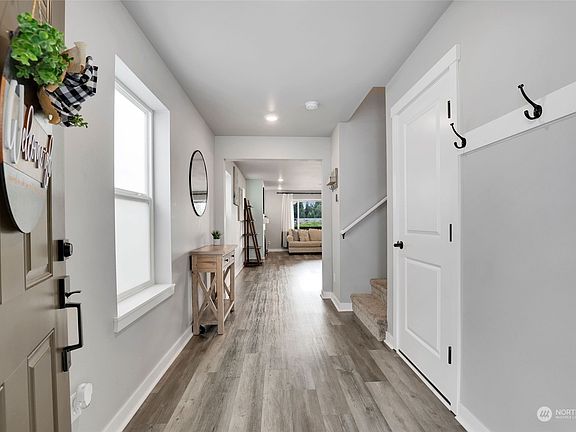 4th image of 834 Burwood Street SE