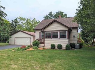 1976 Oakridge Rd, Neenah, WI 54956