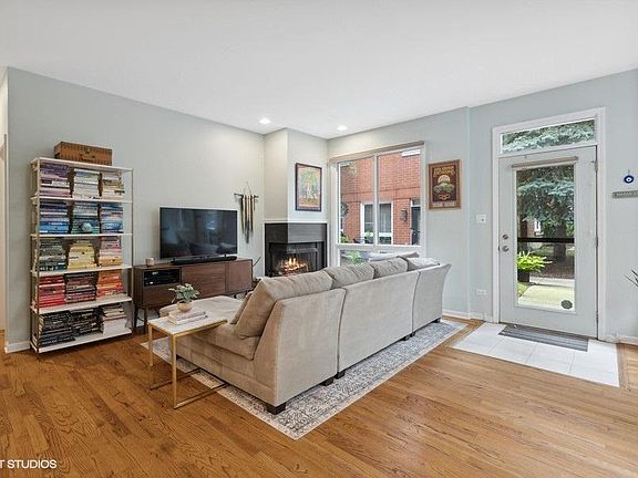 3rd image of 2803 N Wolcott Ave Unit H