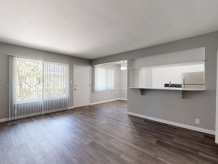 Overland Avenue Apartments — Photo 30