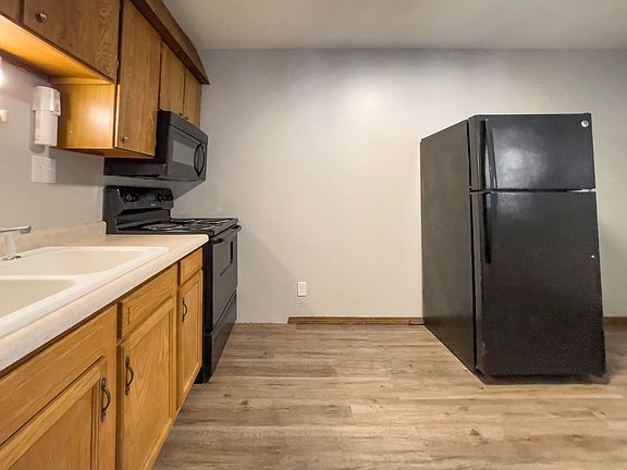 2nd image of 2213 E Memorial Dr #973000969