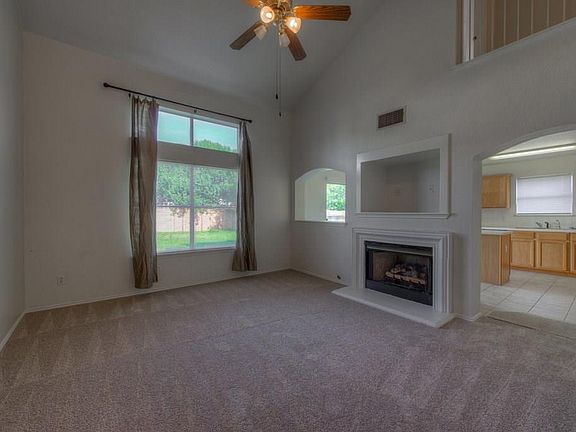4th image of 2690 Bradley Ln