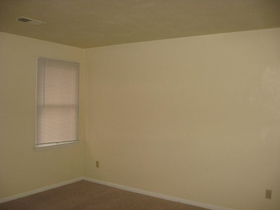 4th image of 4226 Queenswood Dr APT C