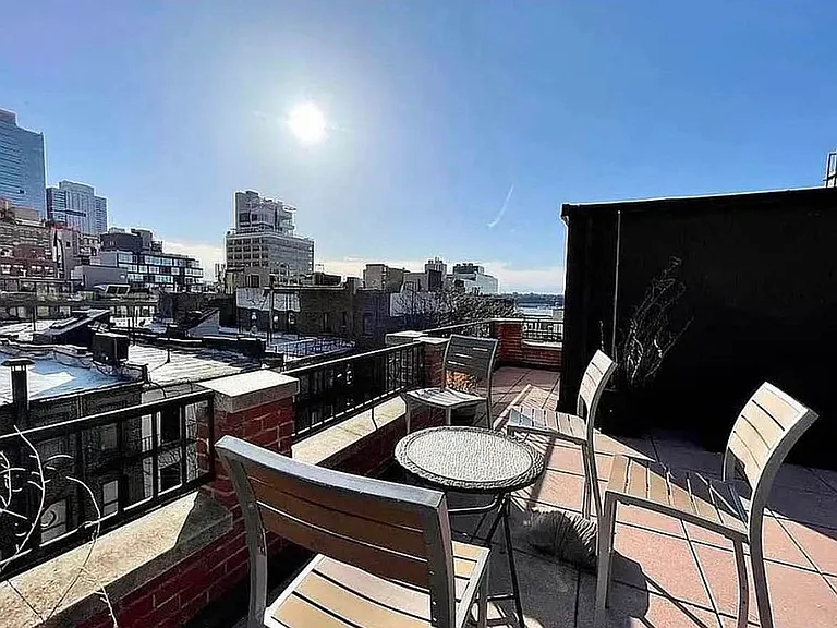 538 W 50th St #3B — Photo 12