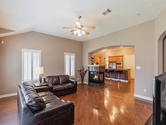 5th image of 3915 Rose Grove Ln