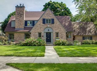 936 Iroquois Dr SE, Grand Rapids, MI 49506