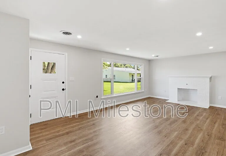 13242 Greensburg Rd — Photo 5