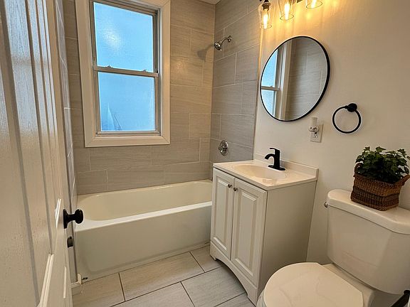 4th image of 85 Campfield St Floor 1