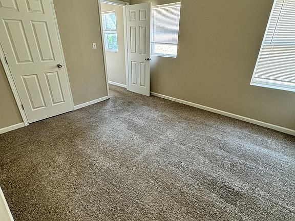 3rd image of 1305 E Armour Blvd #10595036