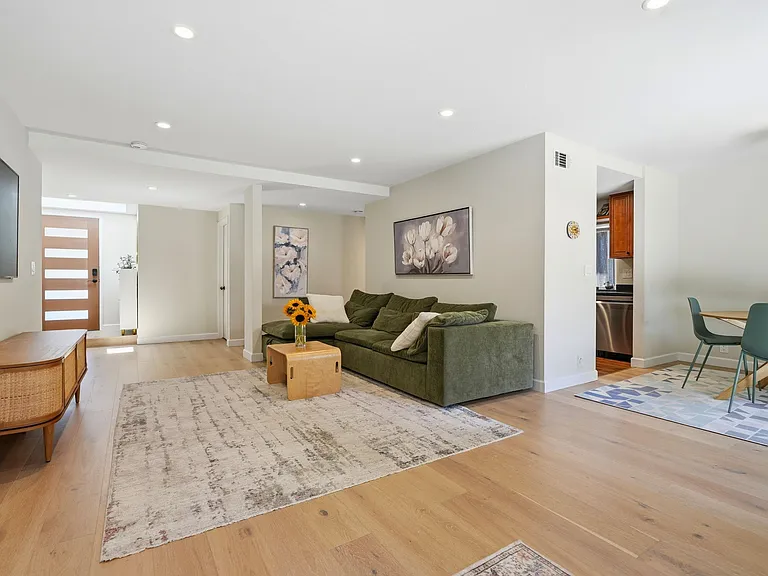 1256 Rainier Ave — Photo 6