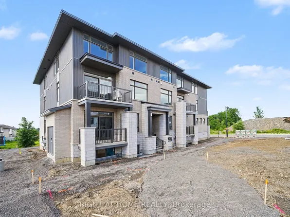 1055 Cedar Creek Dr Building 1, Ottawa, ON K1X 0G3